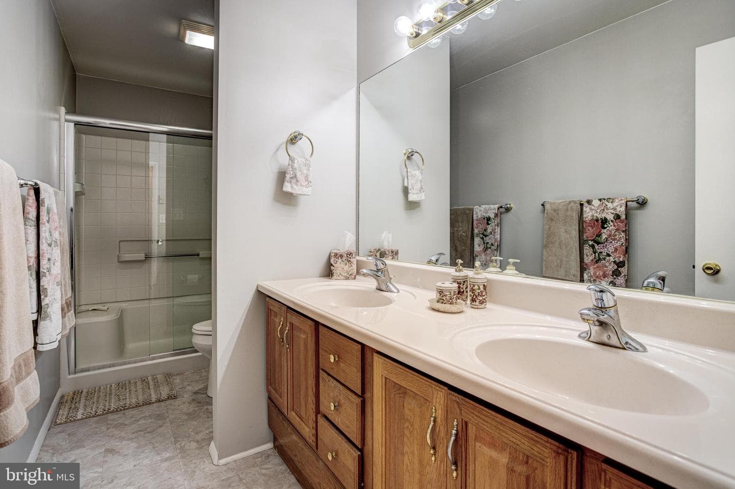 850 W Aaron Drive photo 15