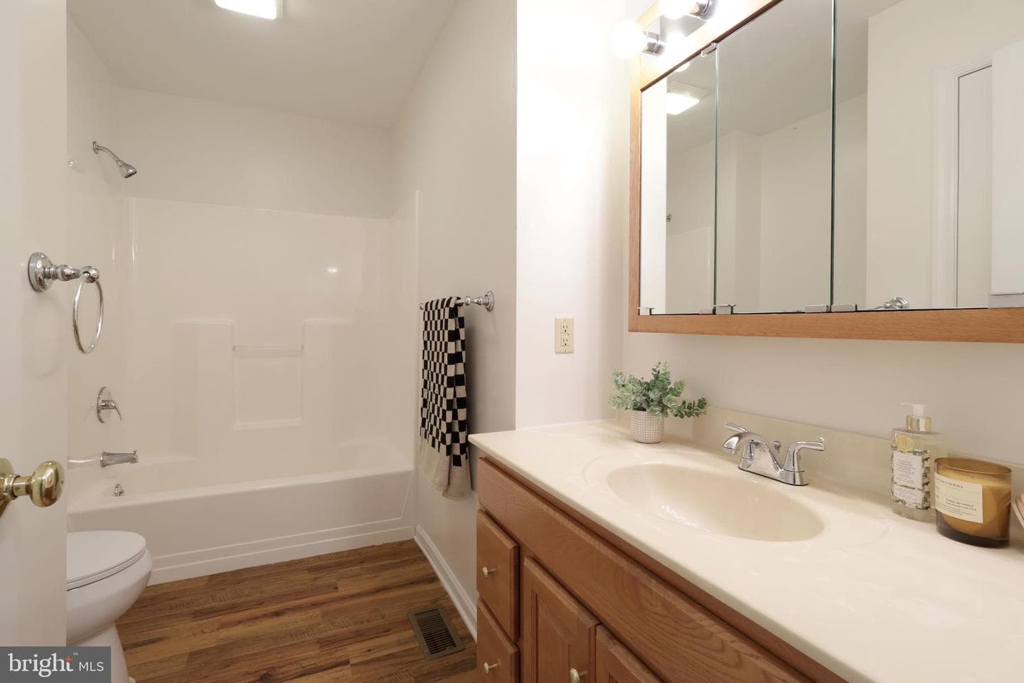 136 Kenley Court photo 34