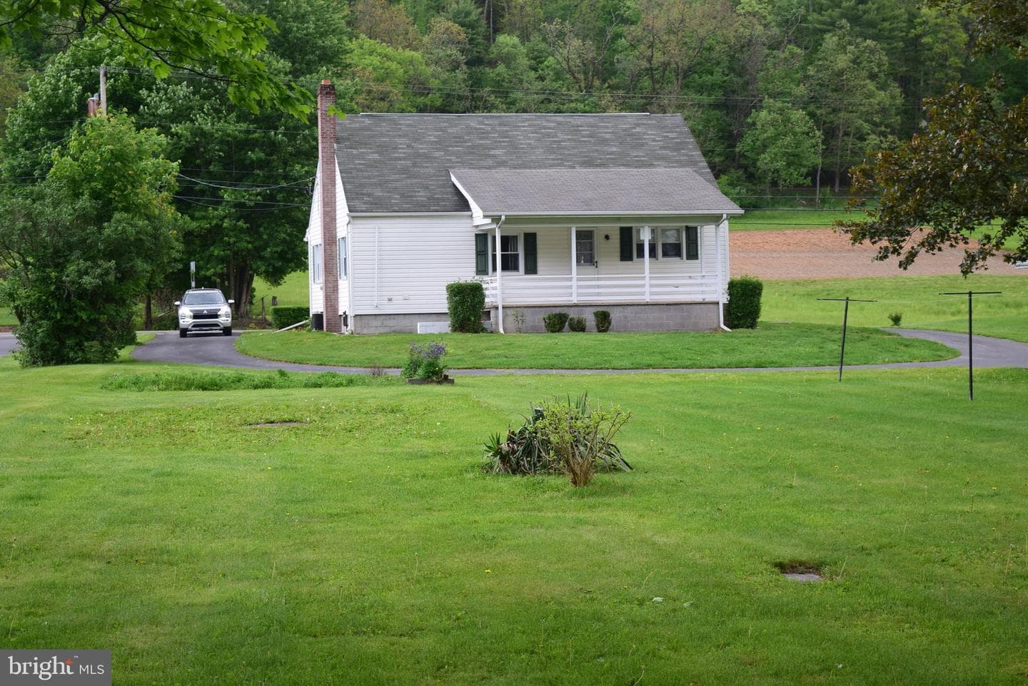 930 Runville Road photo 2