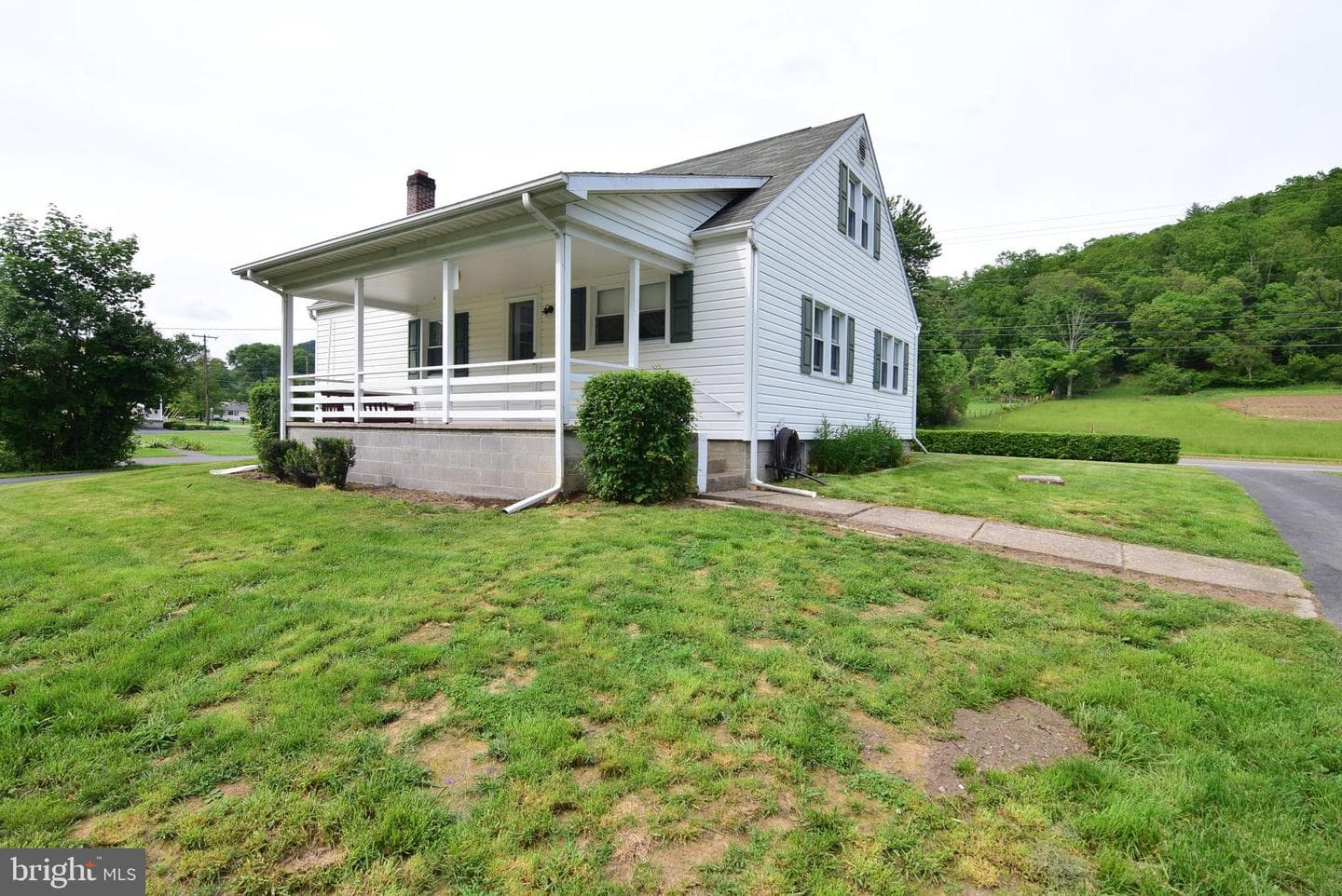 930 Runville Road photo 3