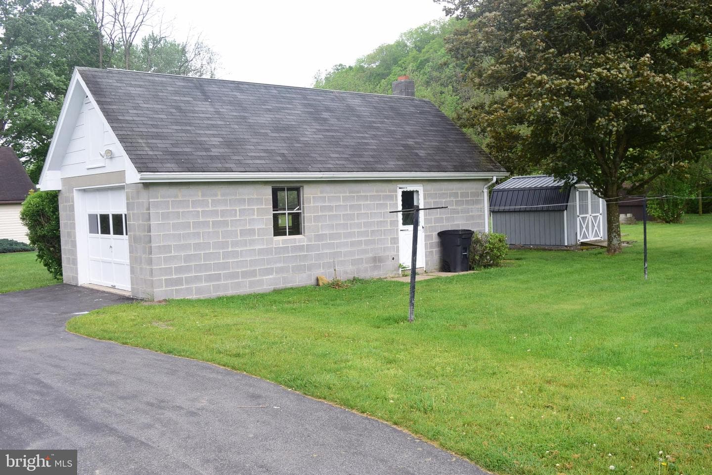 930 Runville Road photo 4