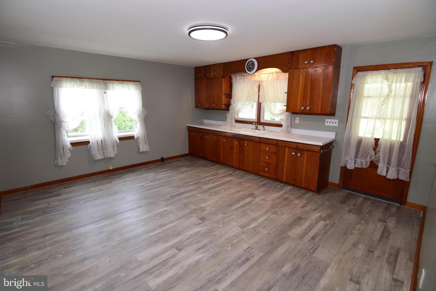 930 Runville Road photo 9