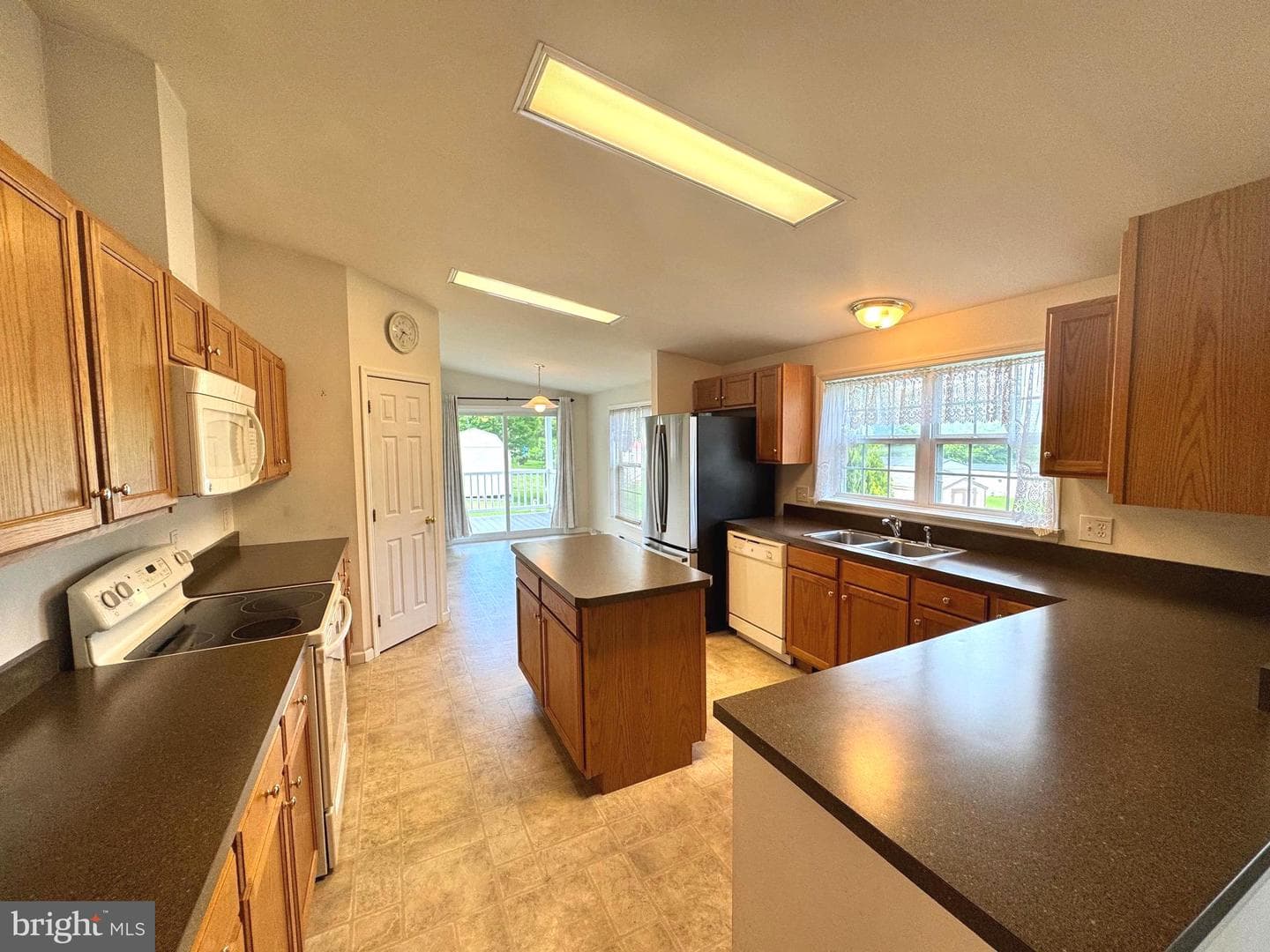 328 Hickory Street photo 13