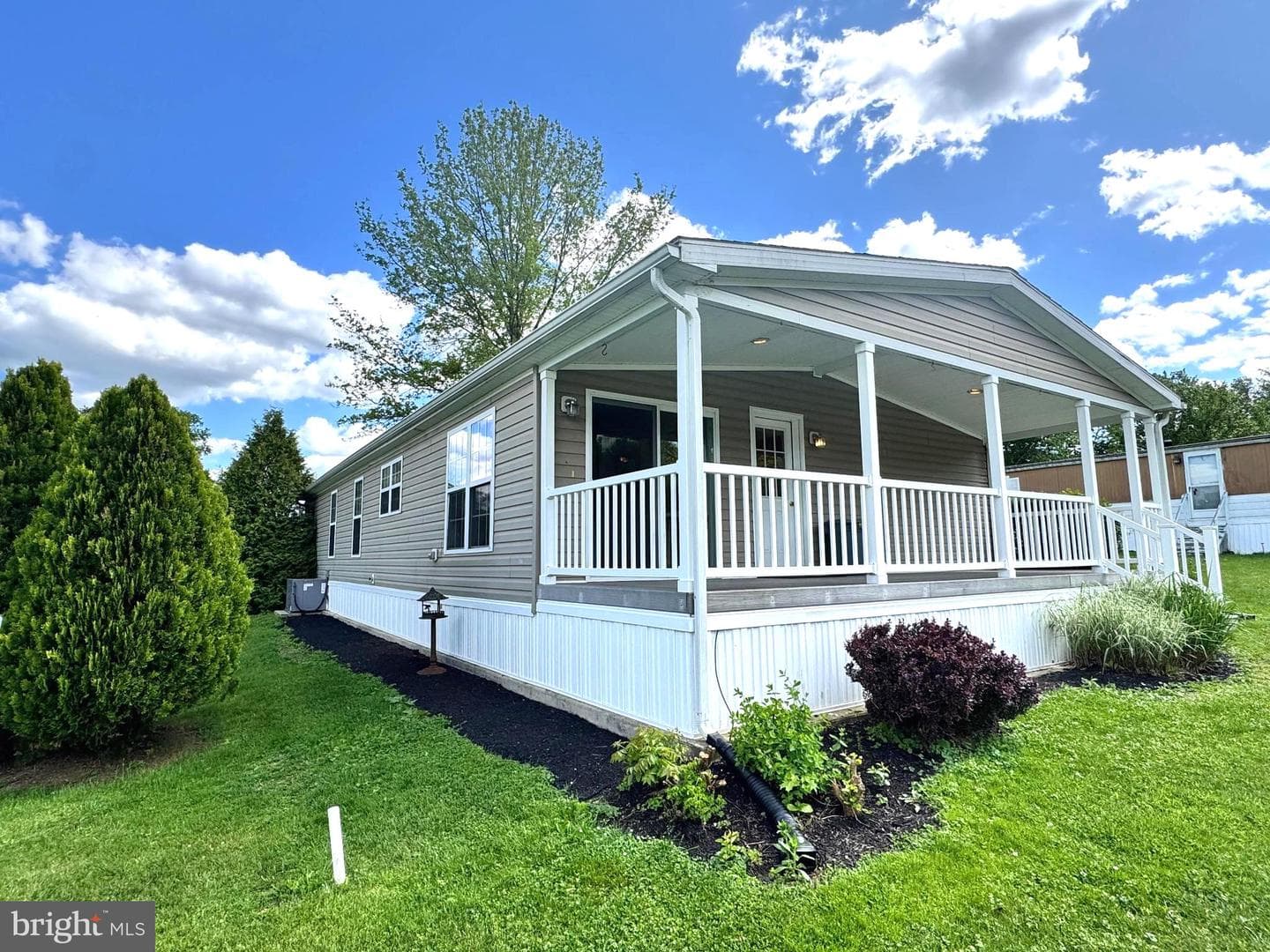 328 Hickory Street photo 2