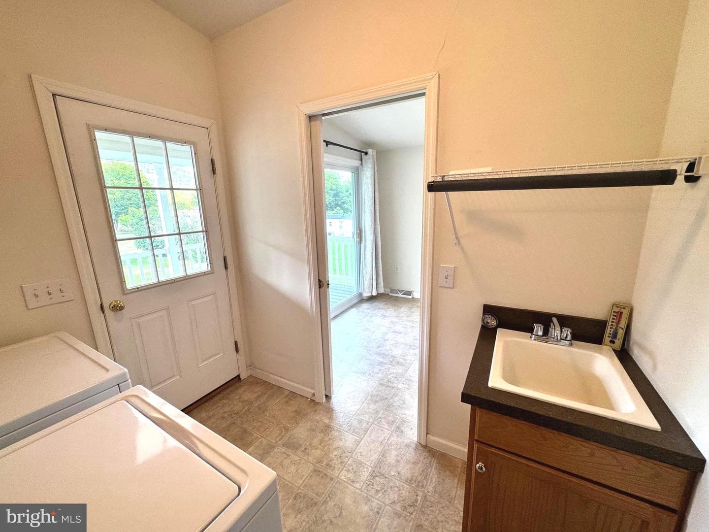 328 Hickory Street photo 24