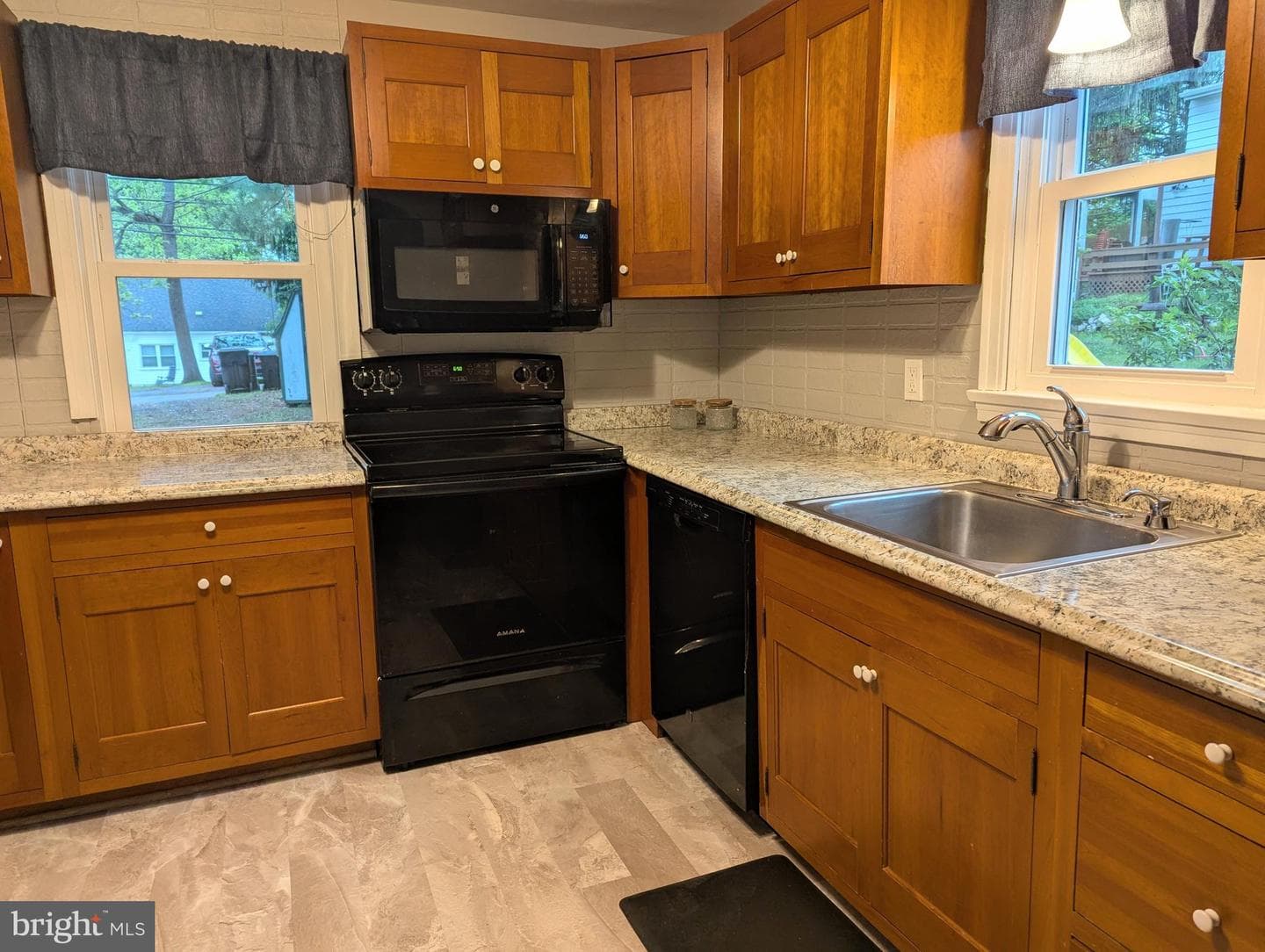 130 Logan Avenue photo 17