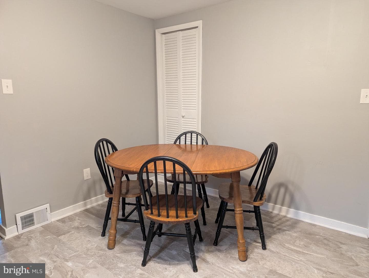 130 Logan Avenue photo 18
