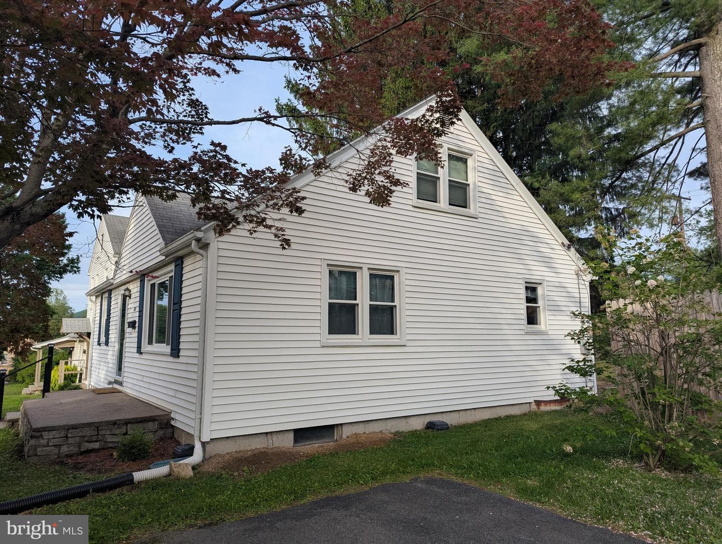 130 Logan Avenue photo 3