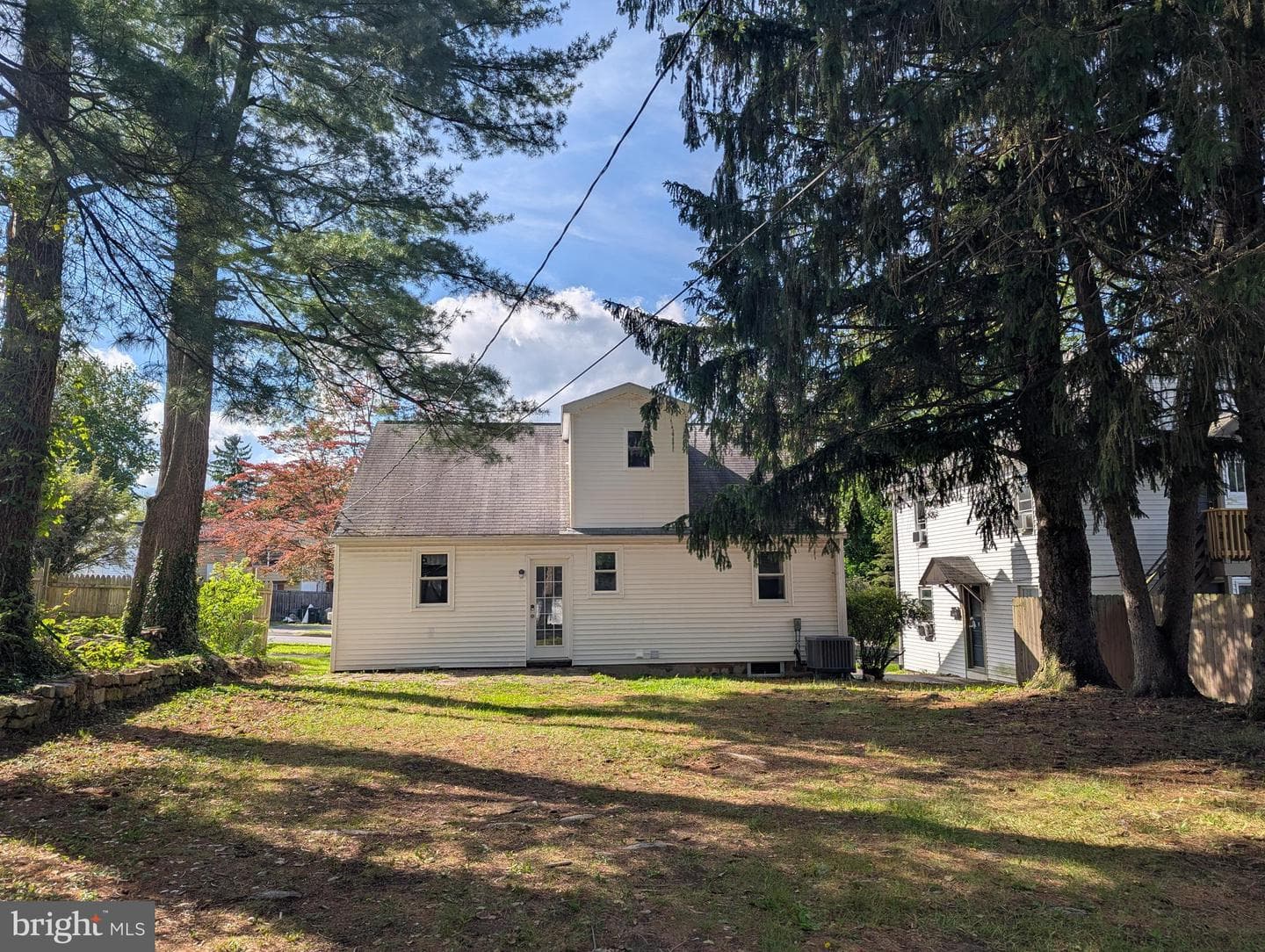 130 Logan Avenue photo 4