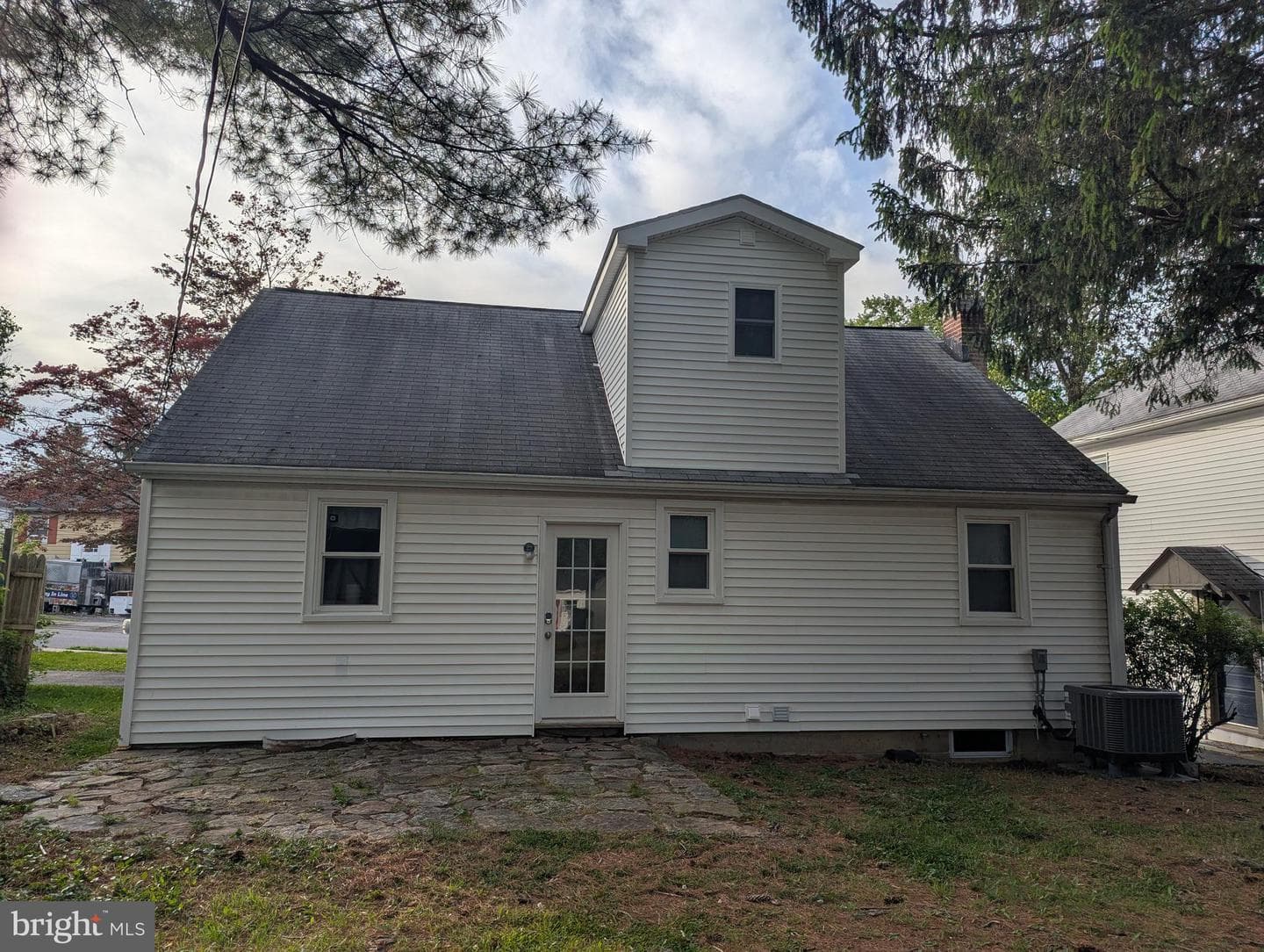 130 Logan Avenue photo 5