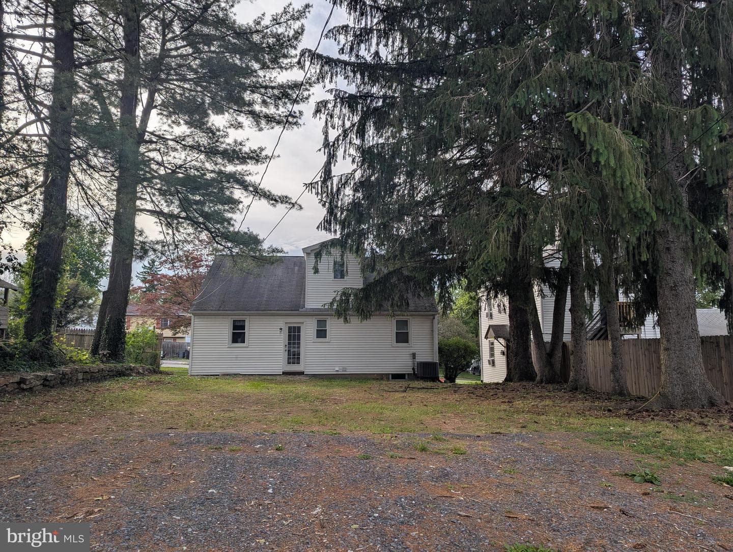 130 Logan Avenue photo 55