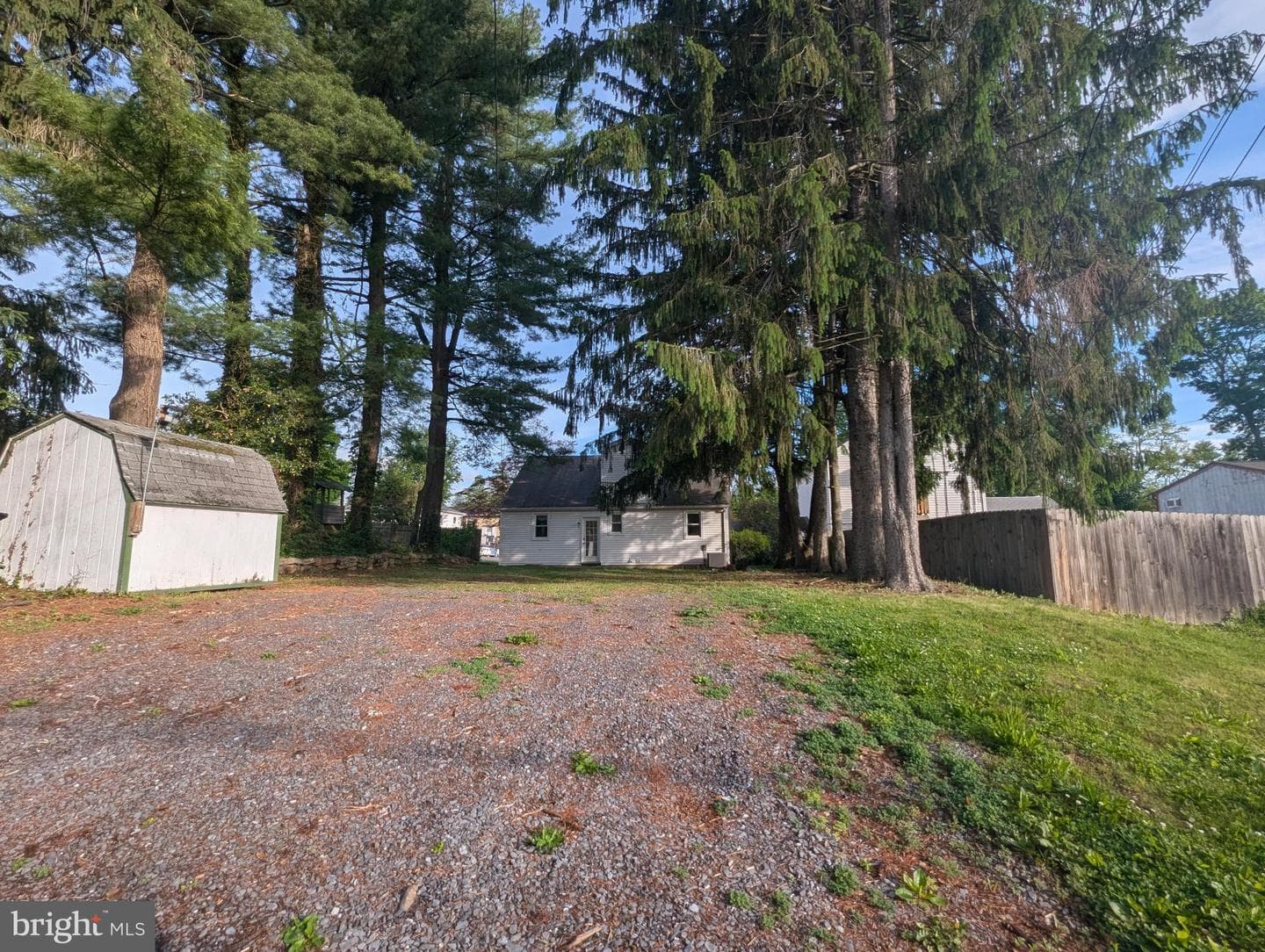 130 Logan Avenue photo 56