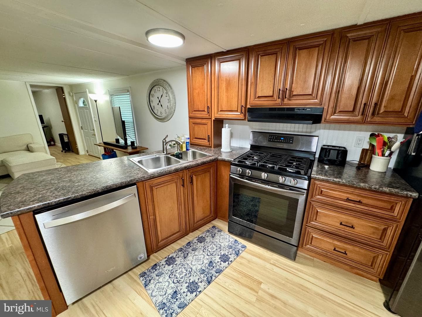 256 Hickory Street photo 19