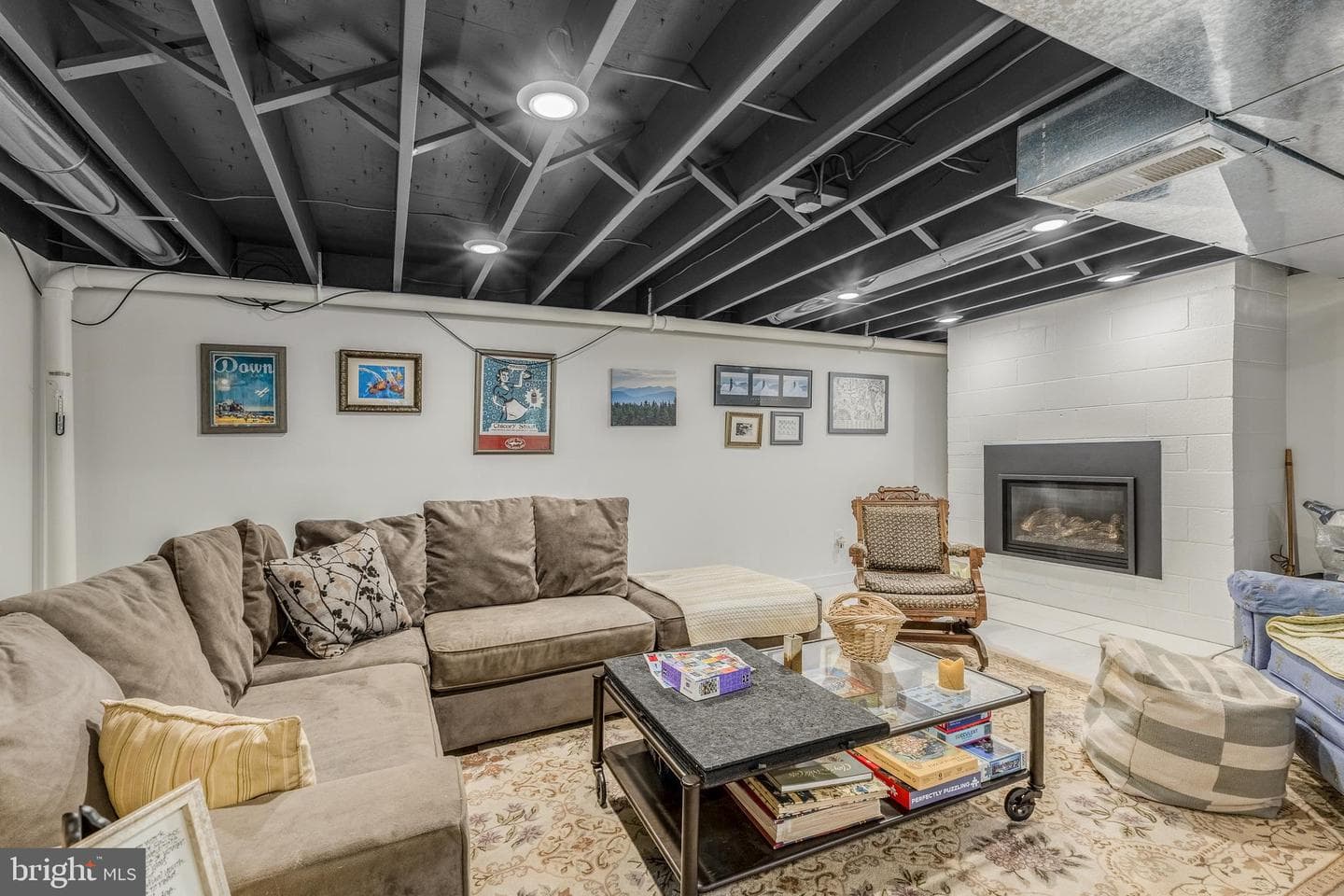 705 E Curtin Street photo 39