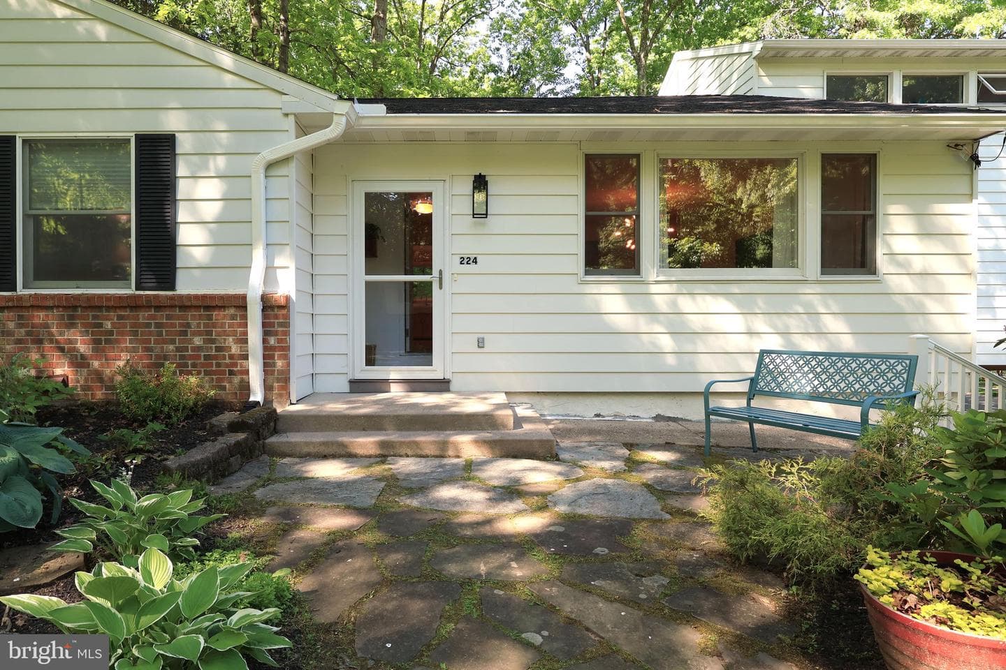 224 Oakley Drive photo 2