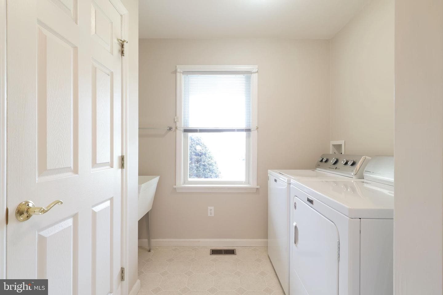 1110 E Springfield Drive photo 24