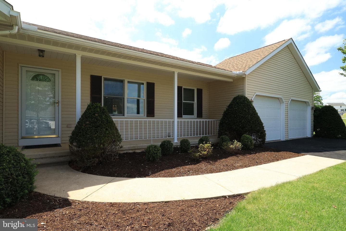 1110 E Springfield Drive photo 4