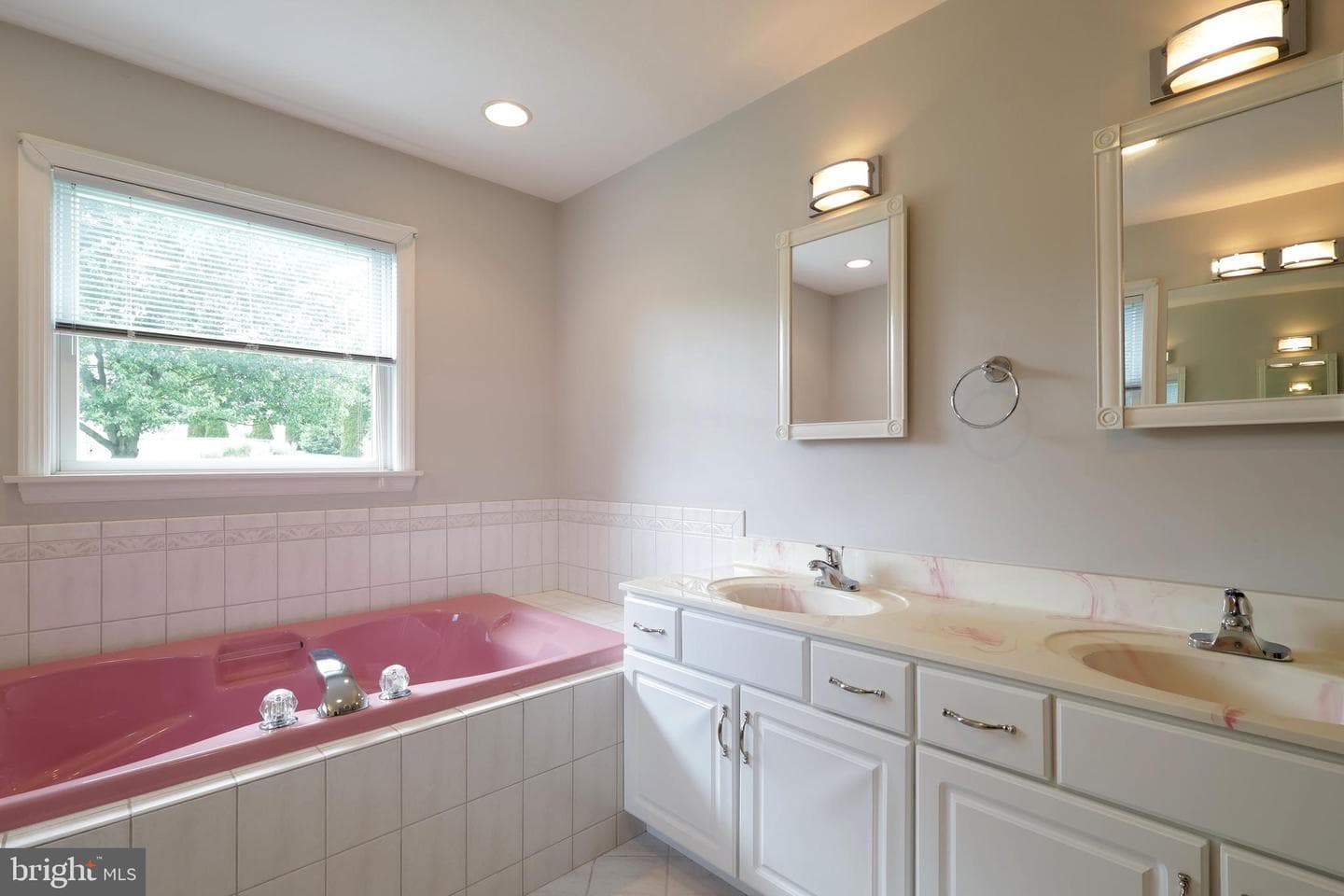 1110 E Springfield Drive photo 41
