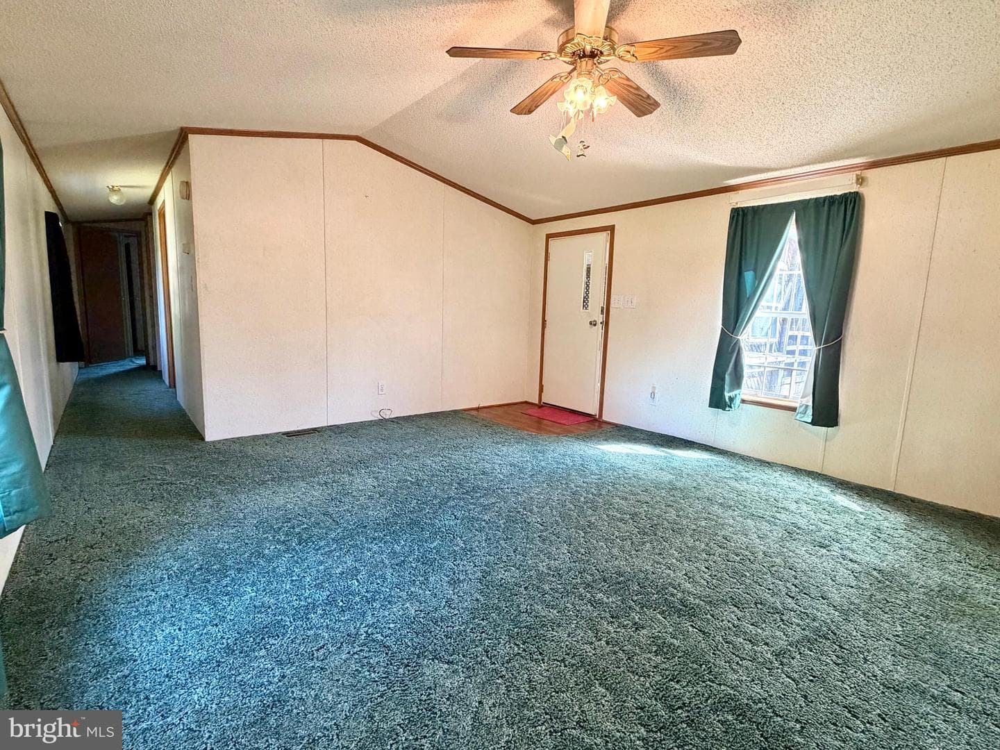 178 Ash Circle photo 4