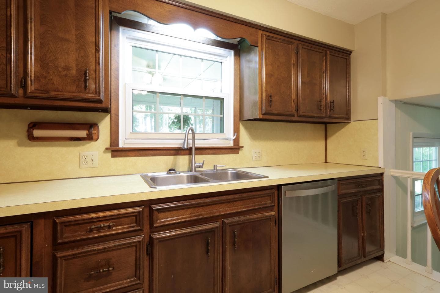593 Devonshire Drive photo 17