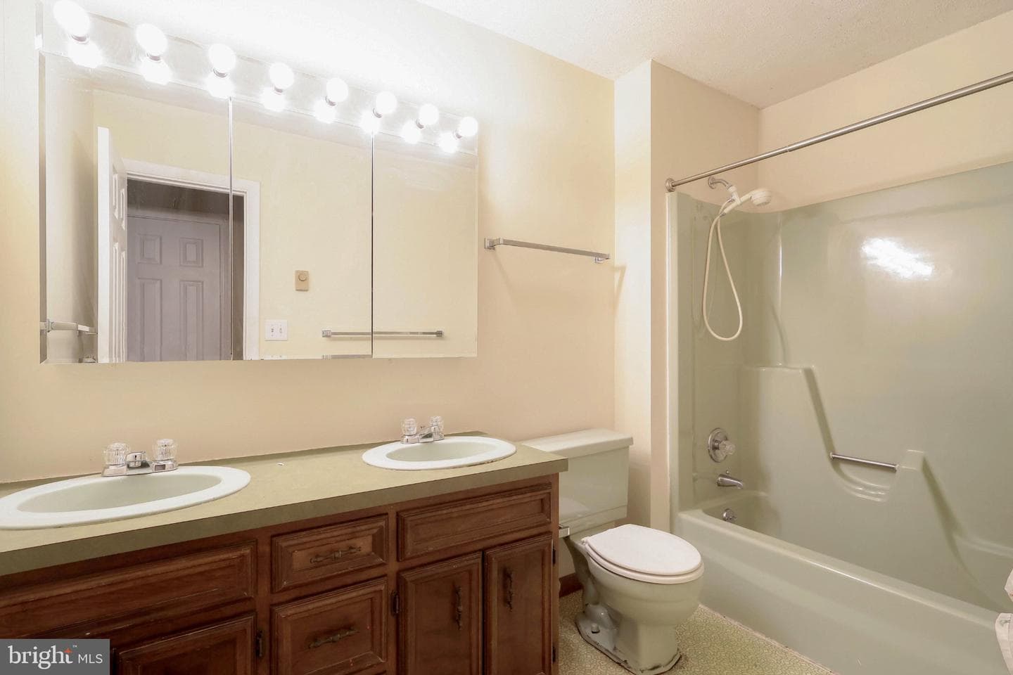 593 Devonshire Drive photo 39