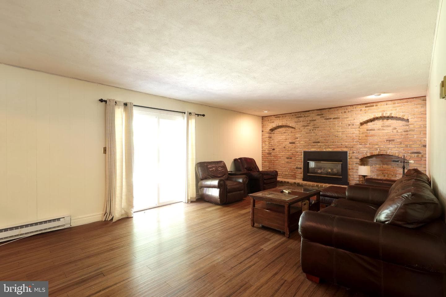 593 Devonshire Drive photo 7