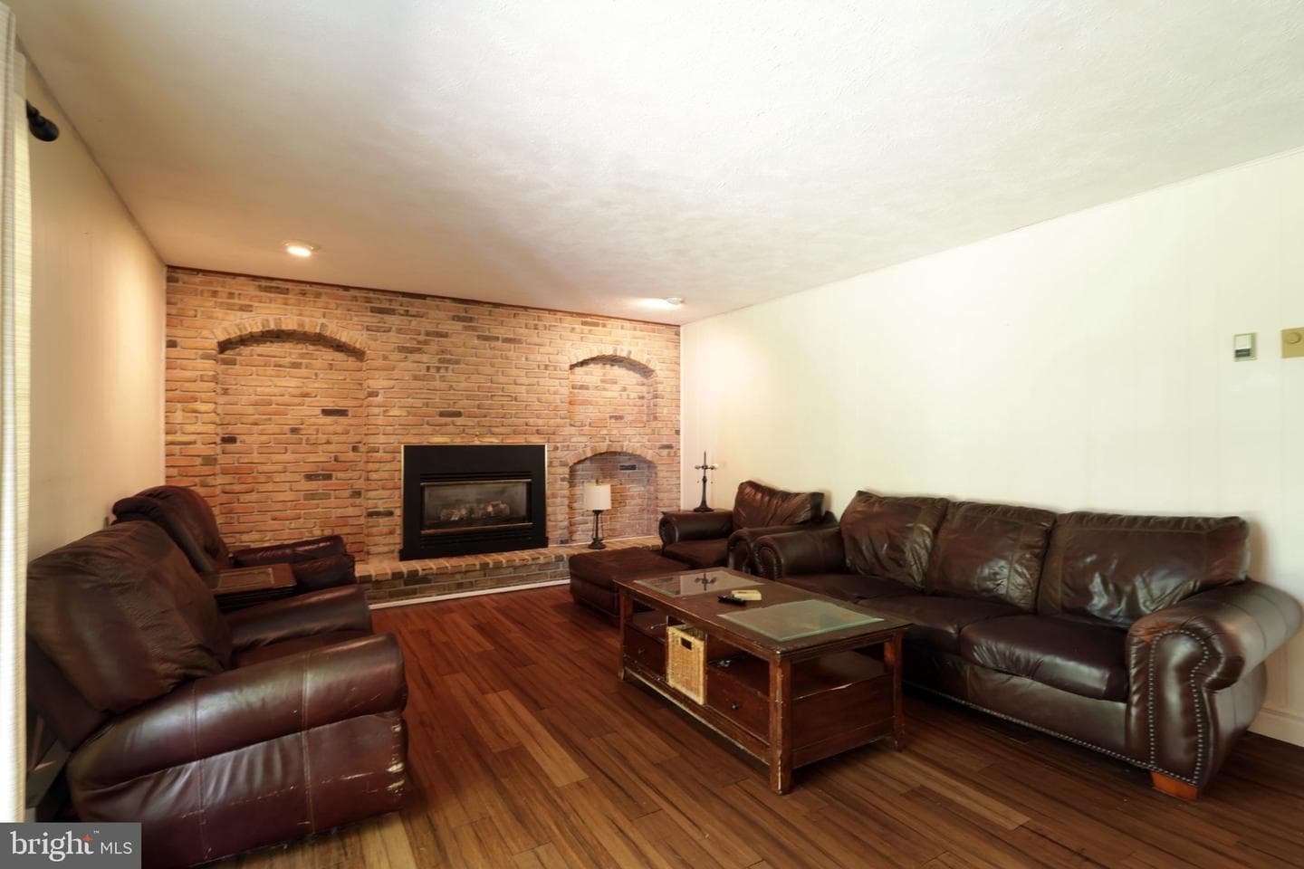 593 Devonshire Drive photo 9