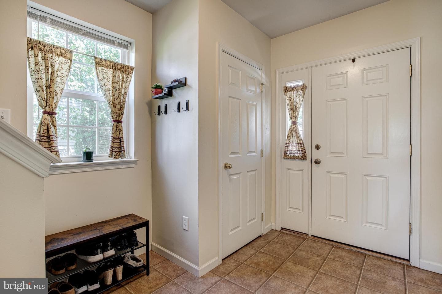 137 Dorchester Lane photo 4