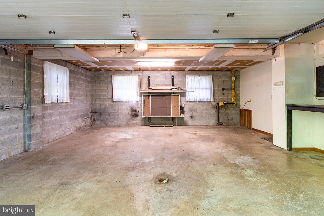 326 Oakley Drive photo 34