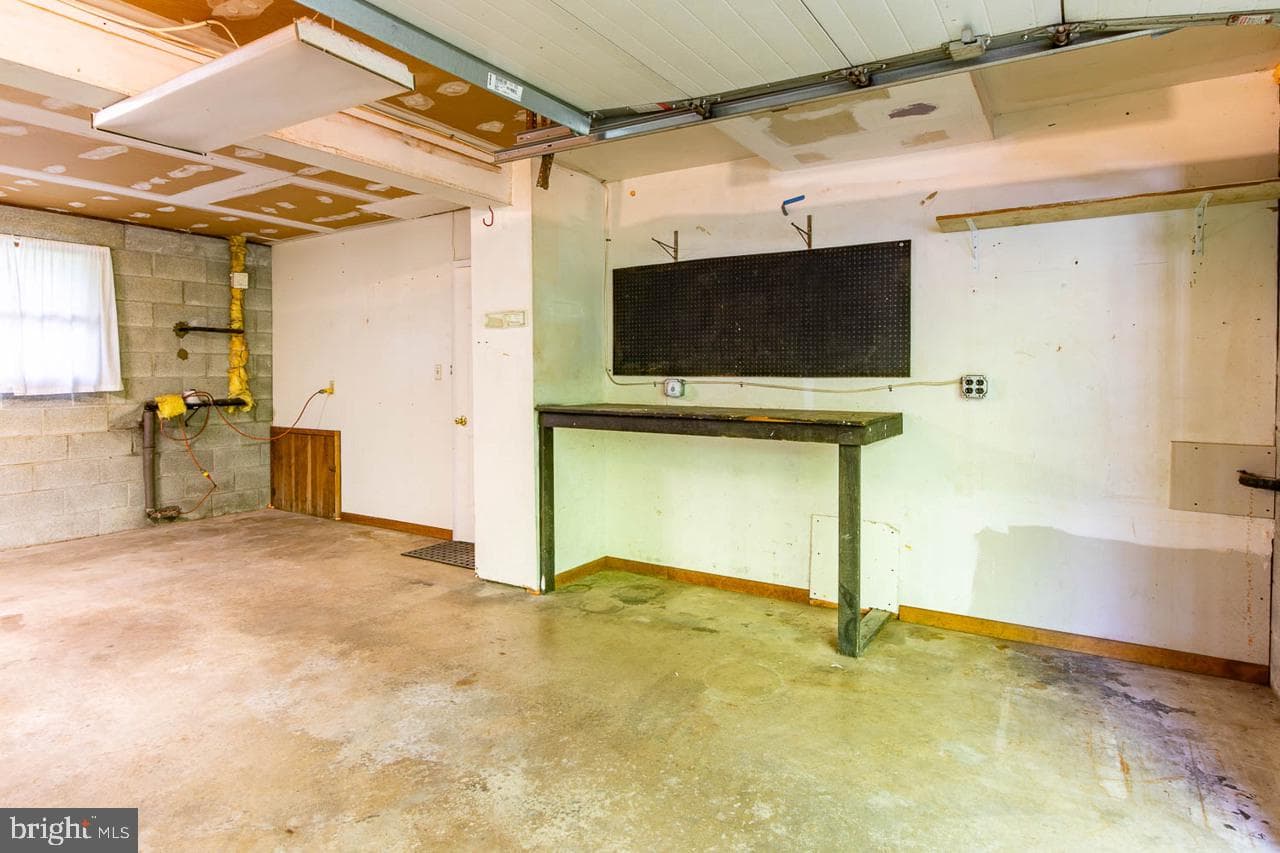326 Oakley Drive photo 35