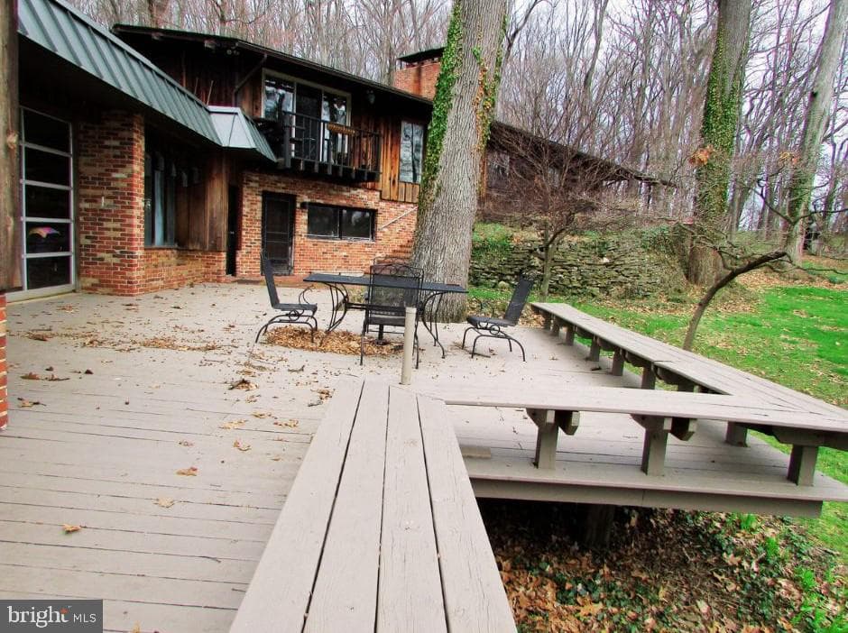 200 Tall Oaks Drive photo 3