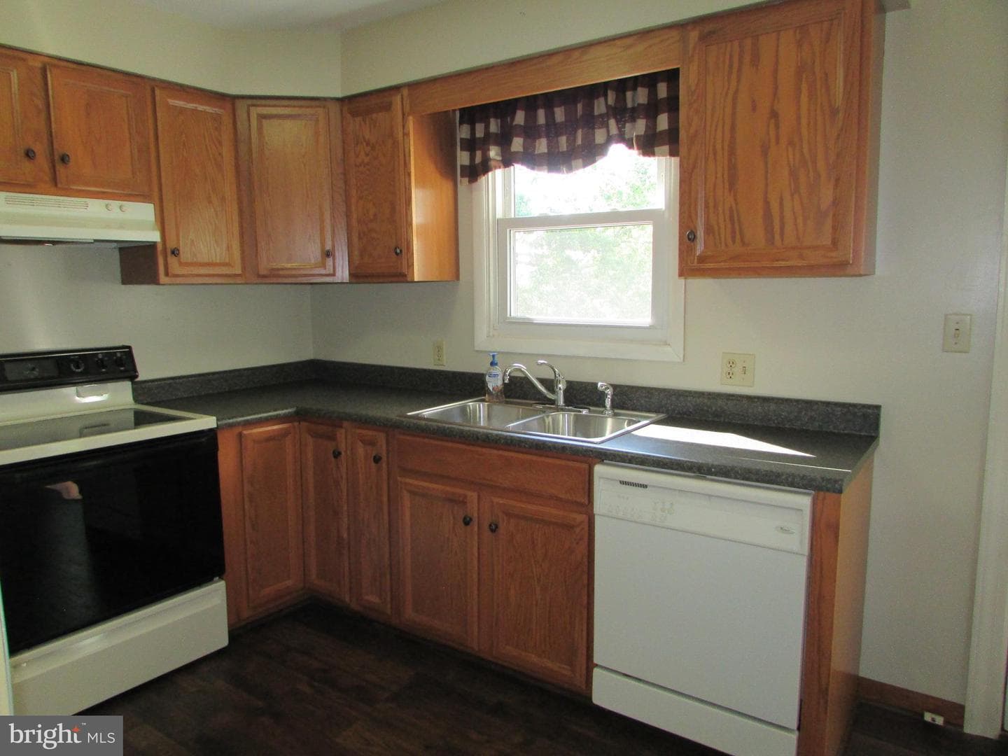 404 Beaverbrook Drive photo 20