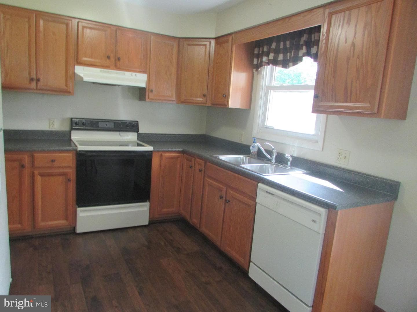 404 Beaverbrook Drive photo 21