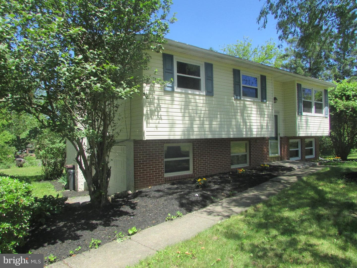 404 Beaverbrook Drive photo 5
