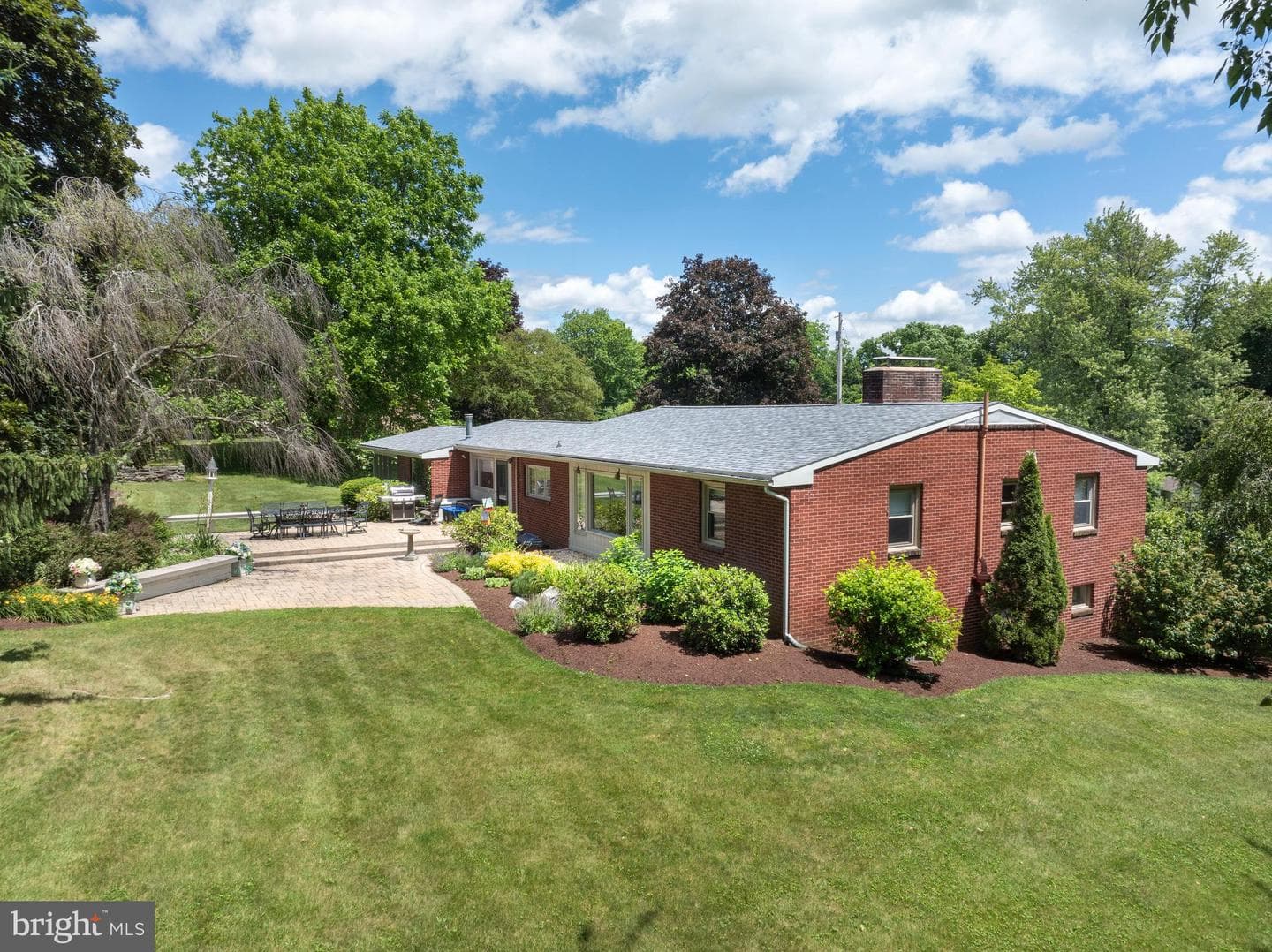 629 Beaumont Drive photo 3