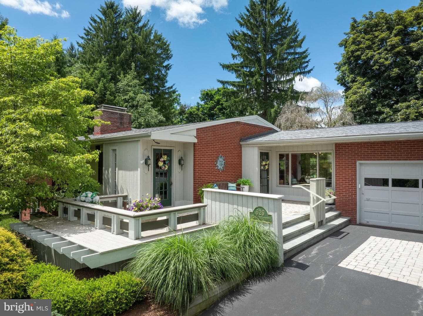 629 Beaumont Drive photo 4