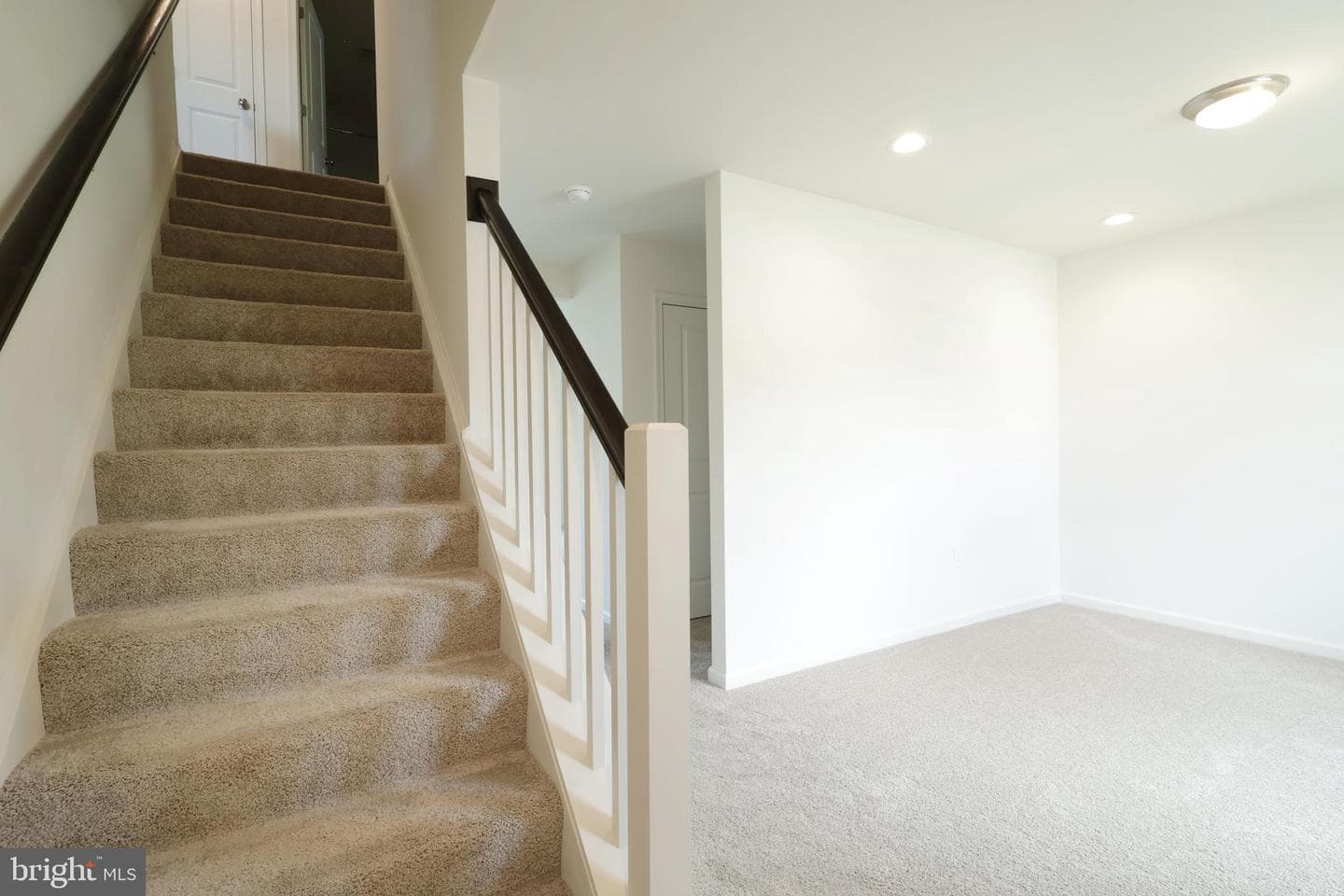 145 Thornwood Lane photo 24
