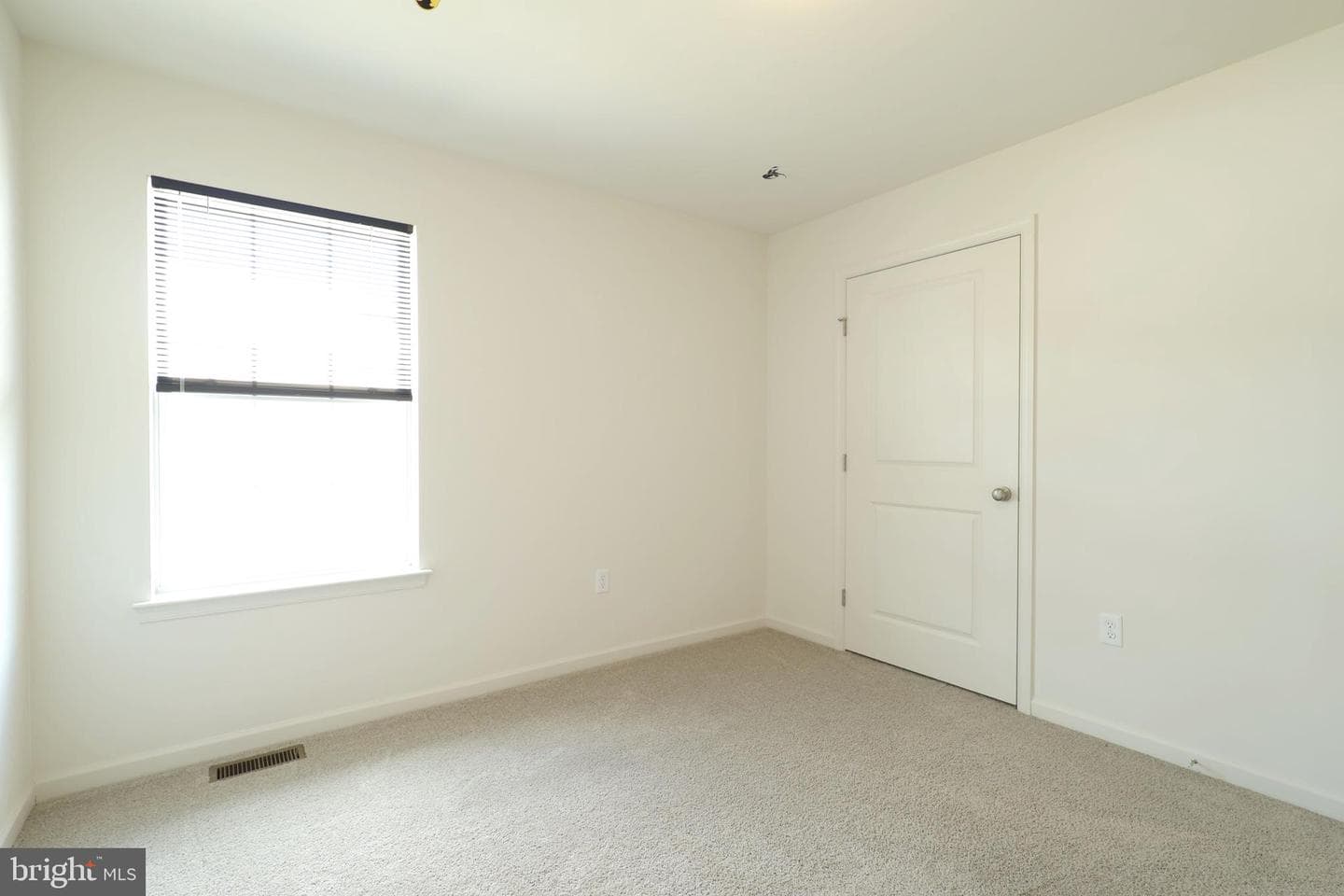145 Thornwood Lane photo 31