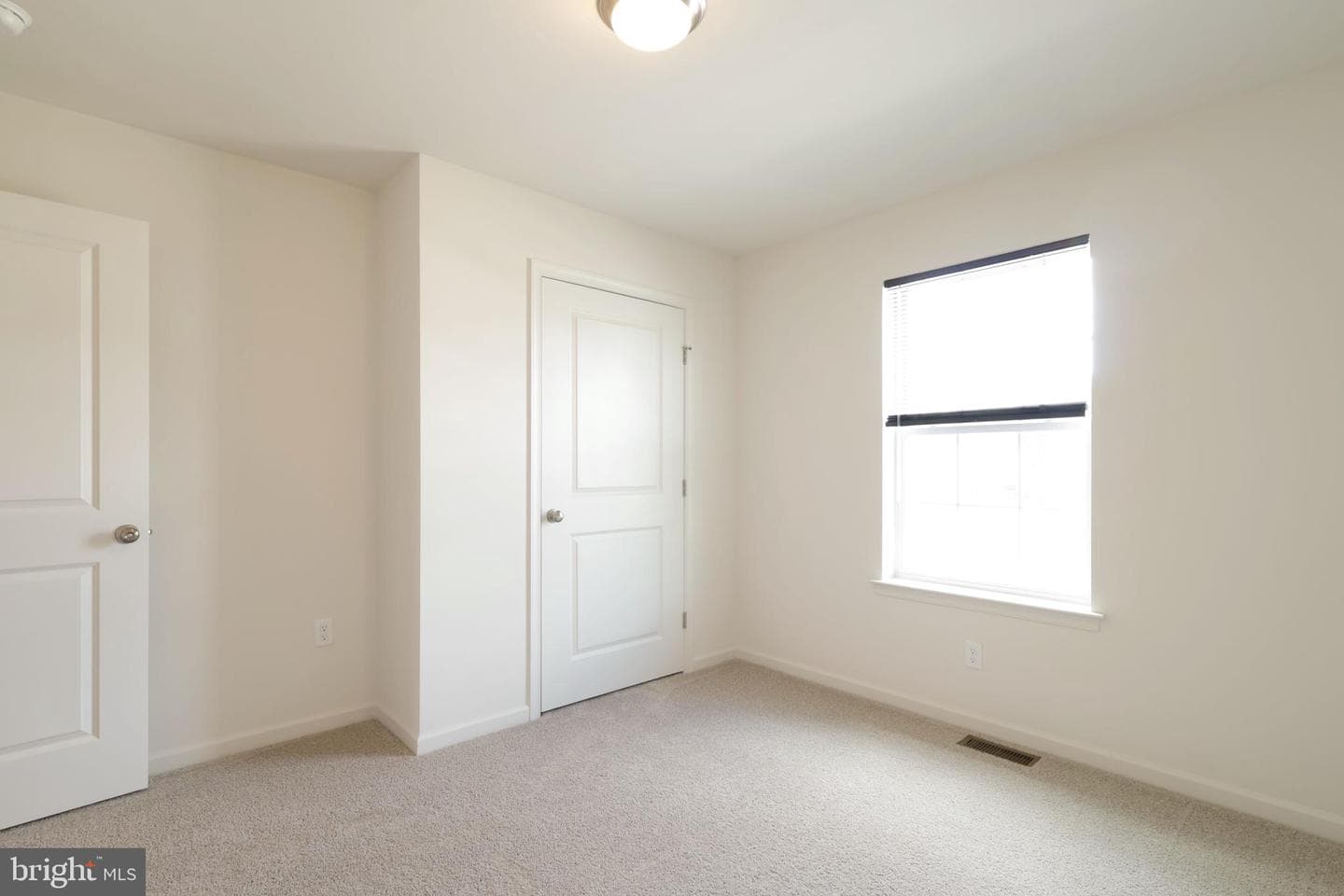 145 Thornwood Lane photo 34