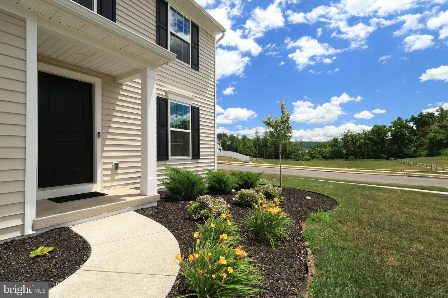 145 Thornwood Lane photo 4