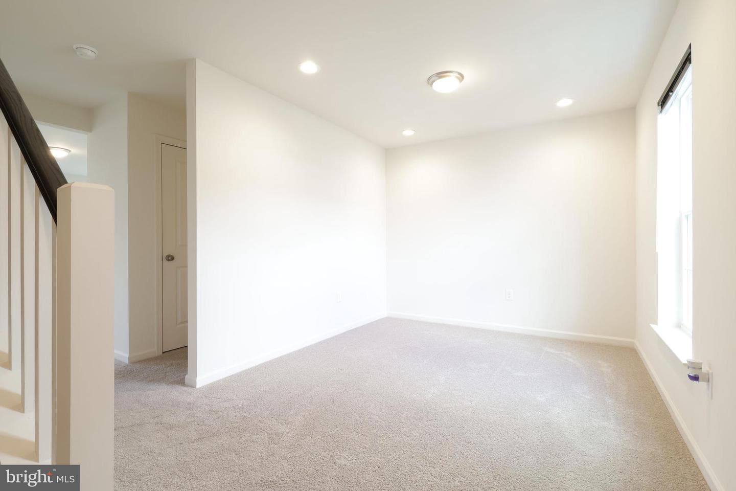 145 Thornwood Lane photo 8