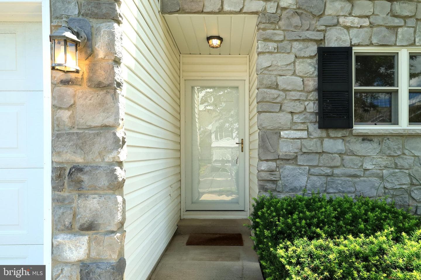 122 Washington Place photo 2