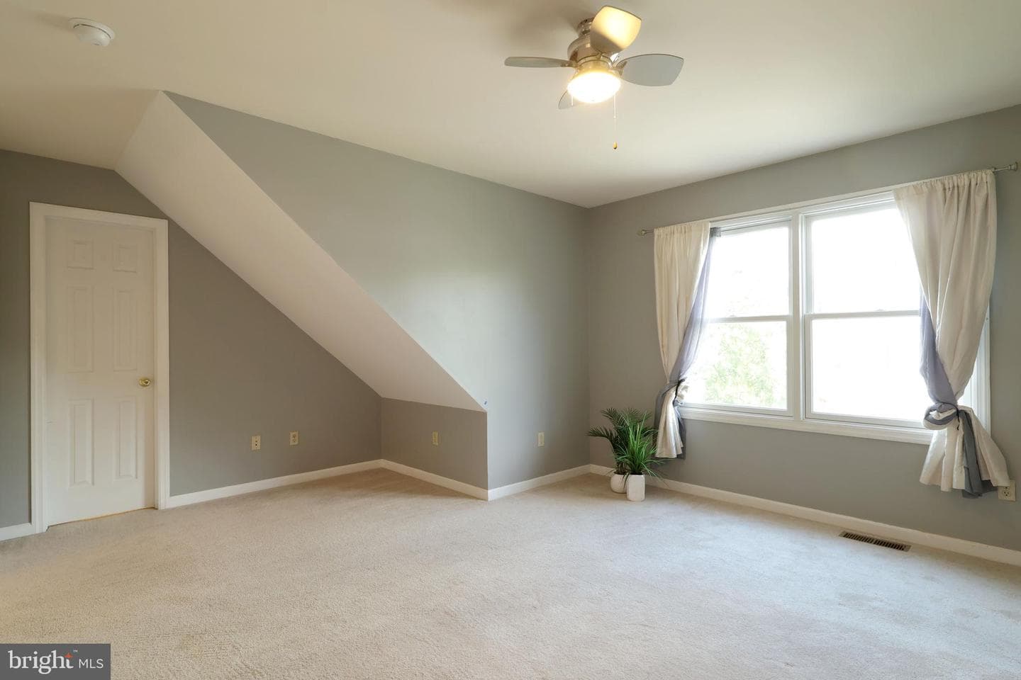 122 Washington Place photo 25