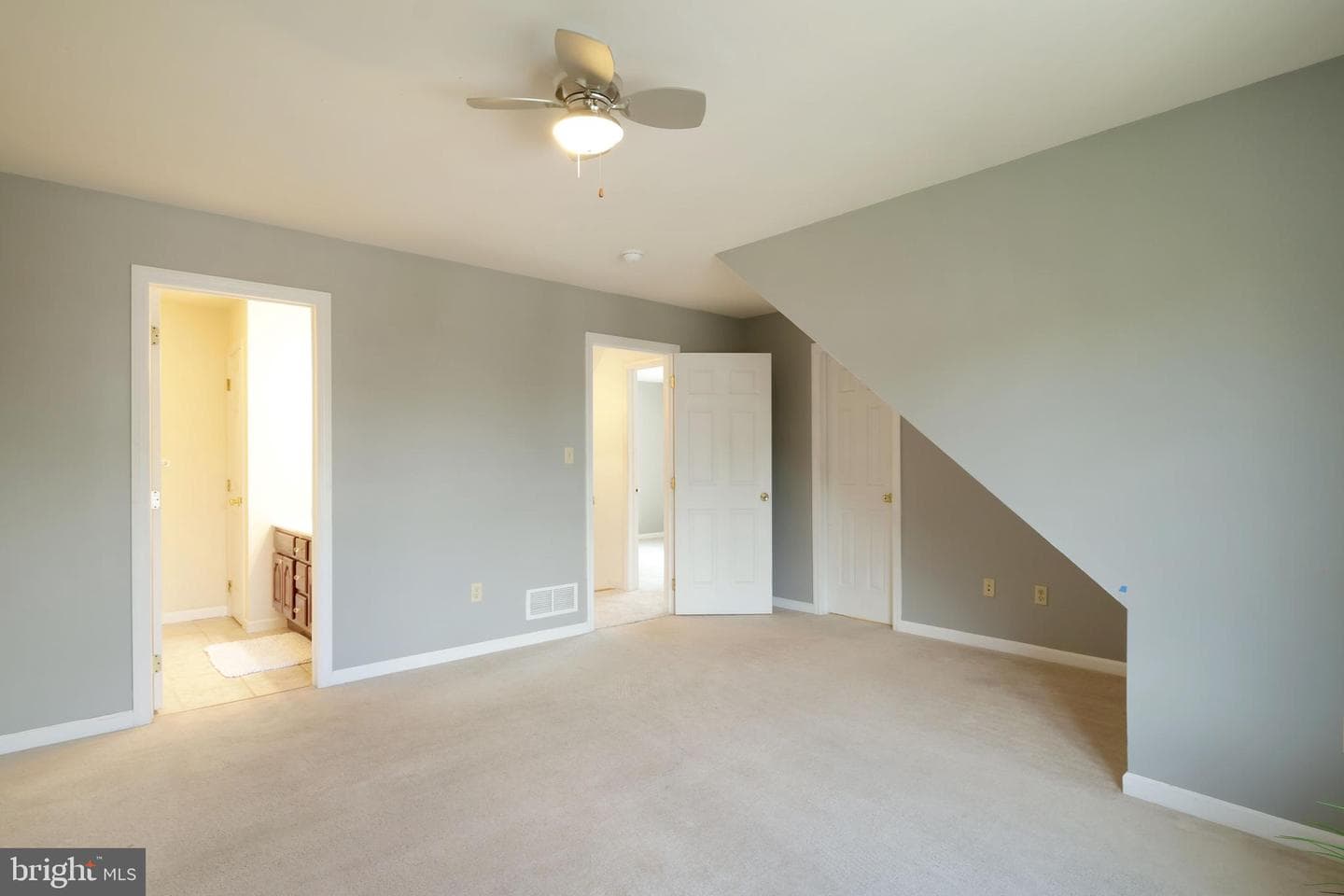 122 Washington Place photo 27