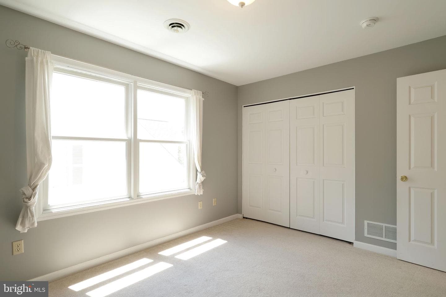122 Washington Place photo 31