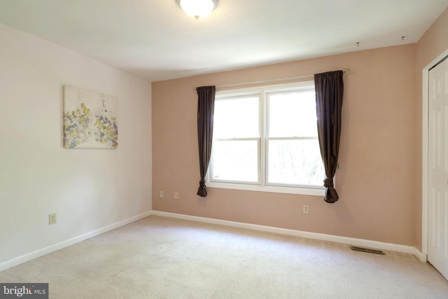 122 Washington Place photo 32