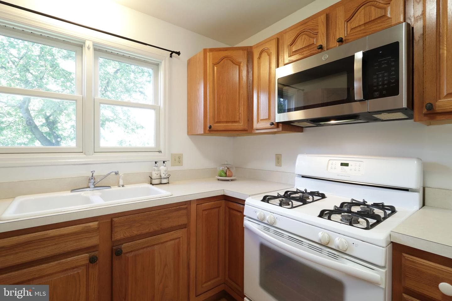 122 Washington Place photo 8