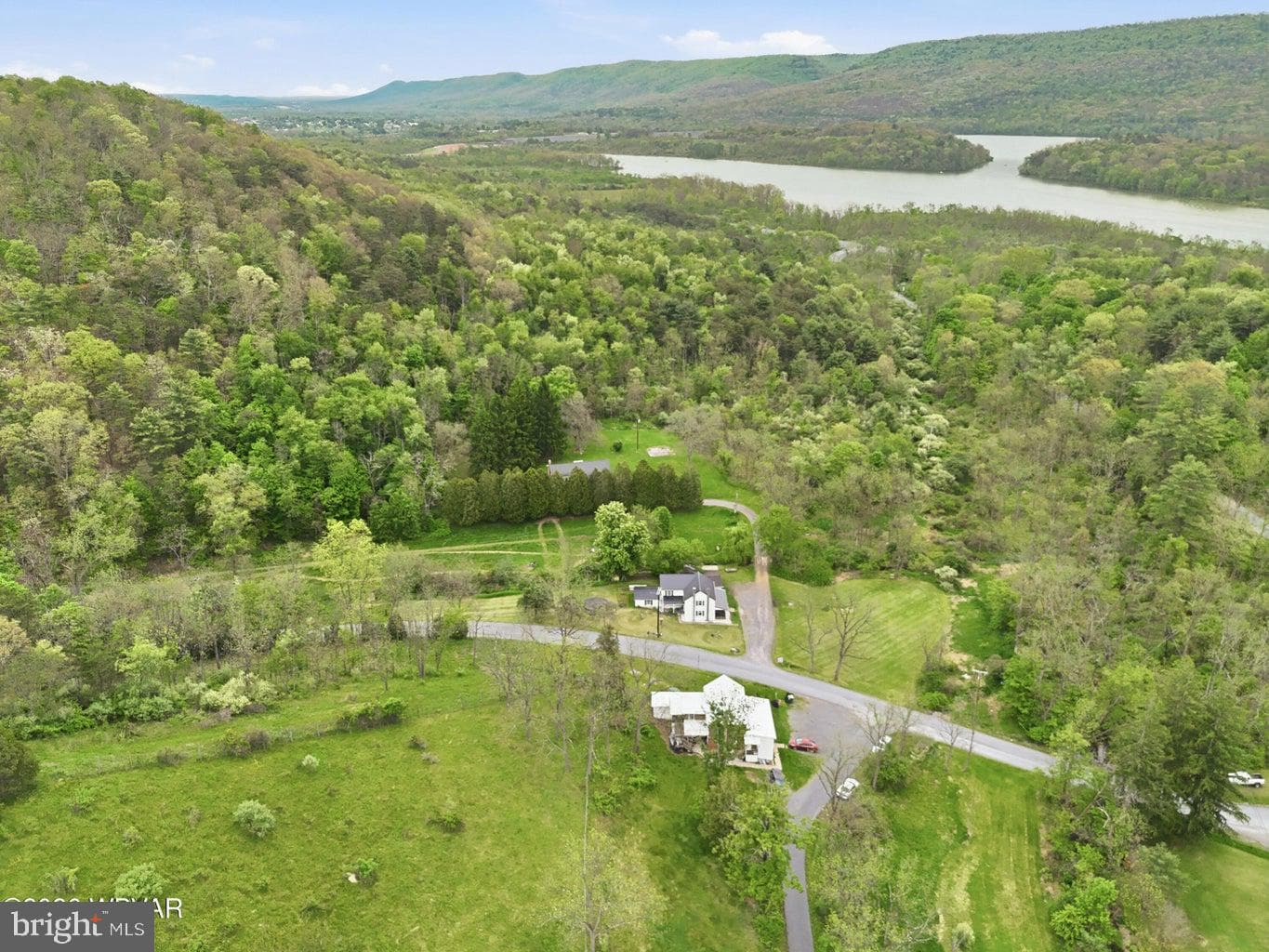 848 Hunter Run Road photo 10