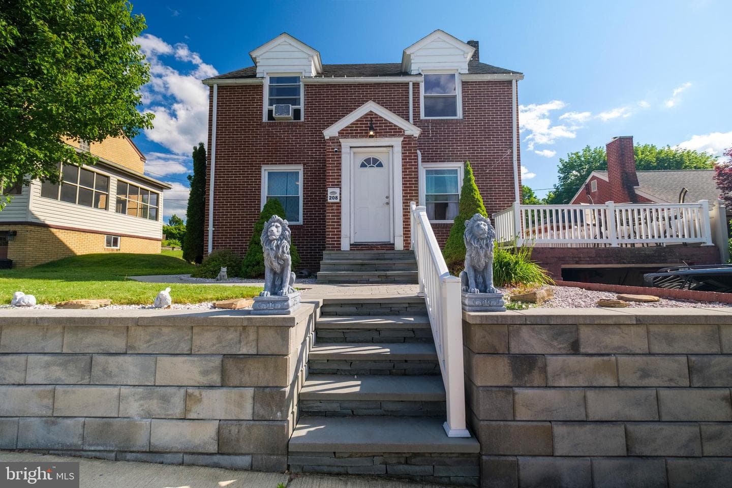 208 Sheffield Street photo 3