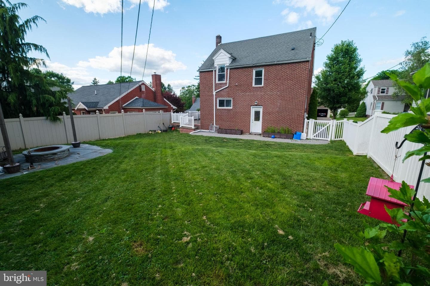 208 Sheffield Street photo 34